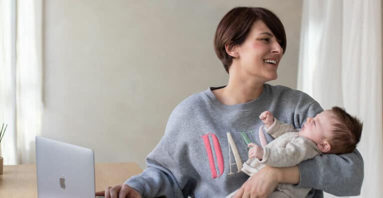 Eve Tomaszewski Momtalk