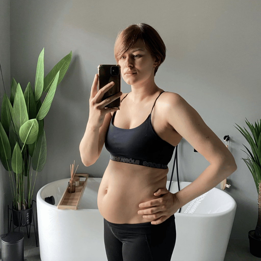 Momtalk Eve Tomaszewski
