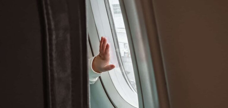 baby vliegen vliegtuig