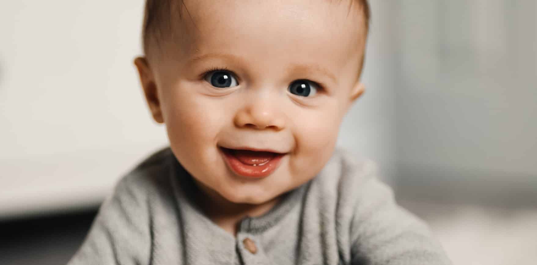 baby begint lachen